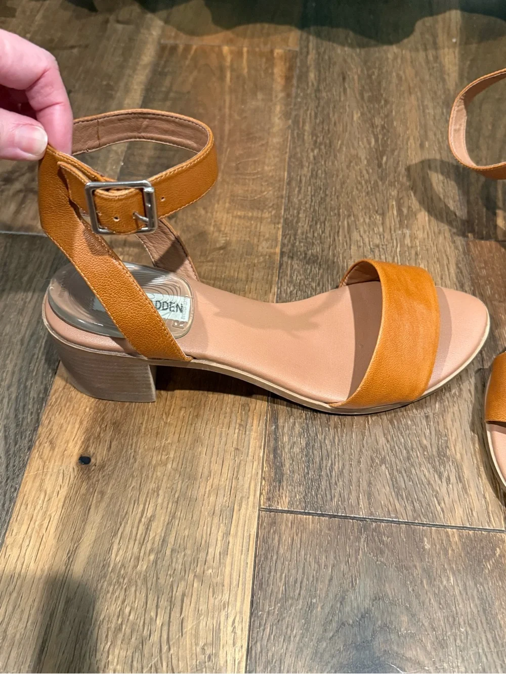 Steve Madden Kemmy Tan Leather Ankle-Strap Block Heel Sandals  Size 9